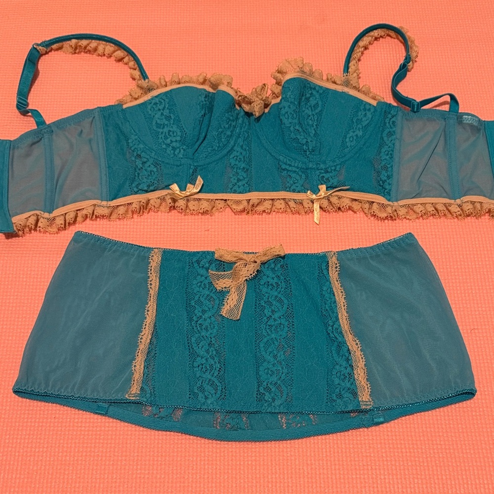 Victoria's Secret Teal and Tan Lace Bra Set